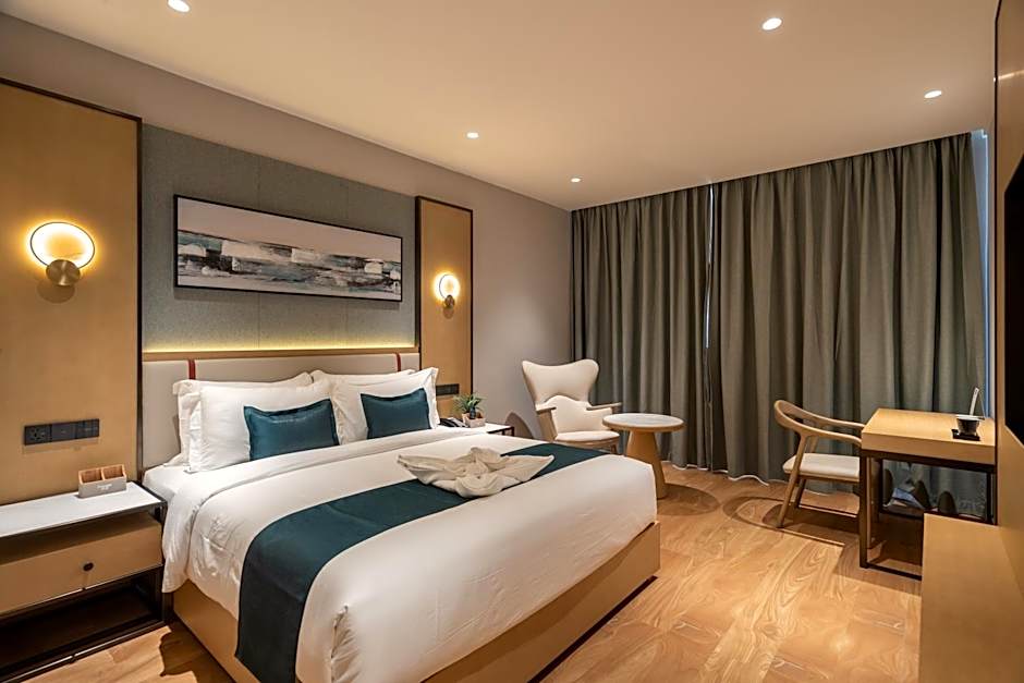 Photo 1 of 26 of Suite