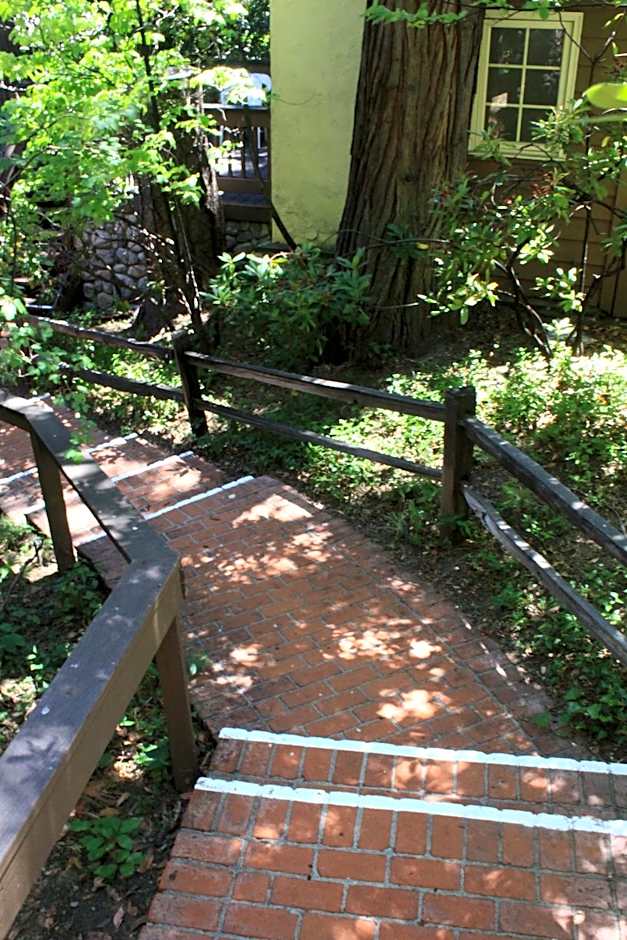 Saddleback Inn at Lake Arrowhead