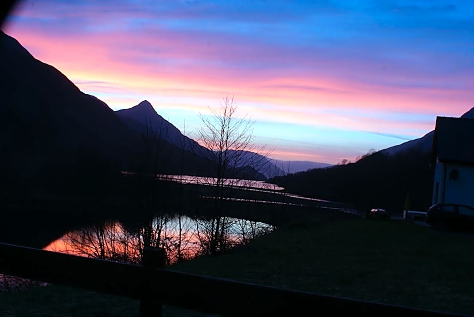 MacDonald Hotel & Cabins