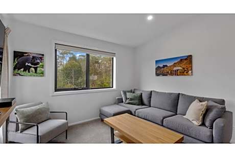 Deluxe 2 Bedroom Cabin - Sleeps 4 (2 Queen)