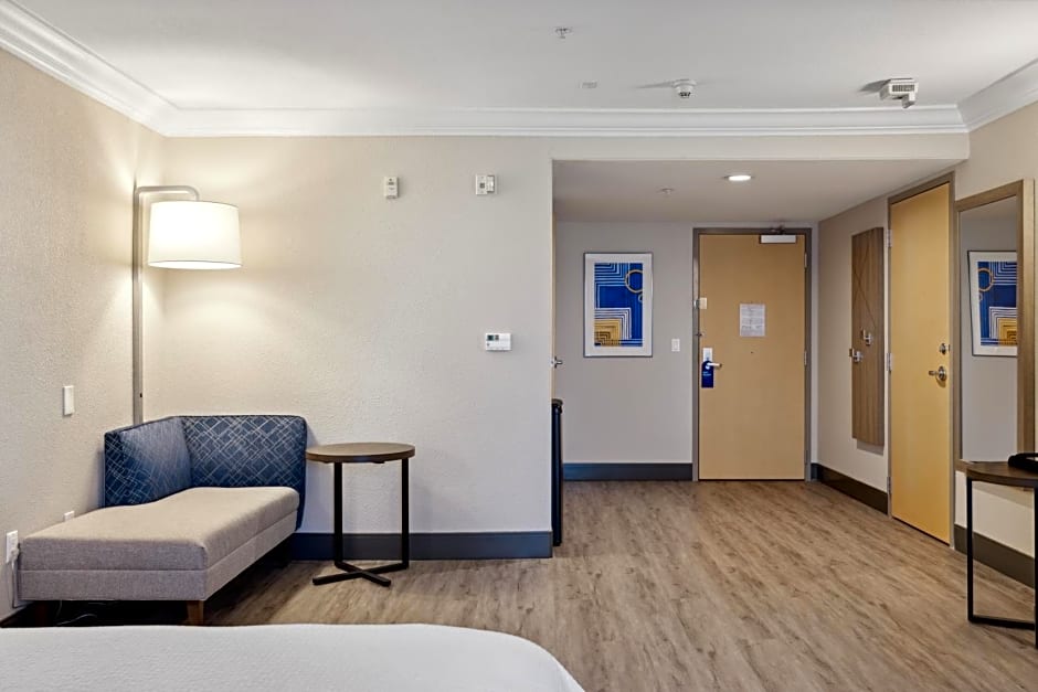 Holiday Inn Express Hotel & Suites Vacaville By IHG