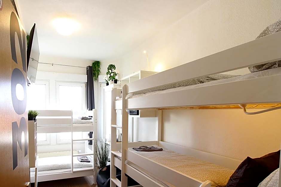 Hotel Ulm Zentrum - Komplettes Zimmer, Hochbett, Android TV & eigenem Bad - perfekt fur Familien & Gruppen