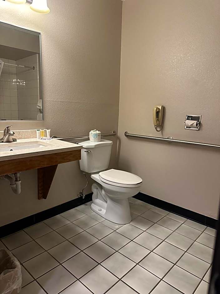 Super 8 by Wyndham West Branch