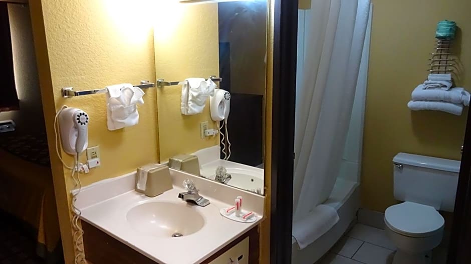 Super 8 by Wyndham Terre Haute