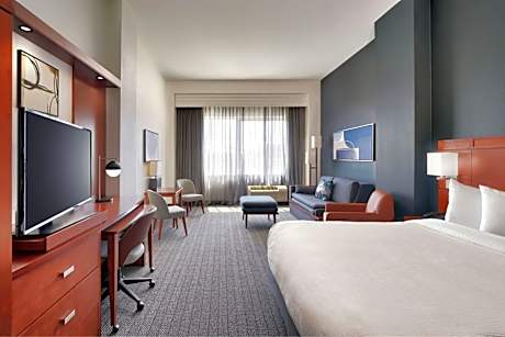 Large King Room with Sofa Bed - Hearing Accessible