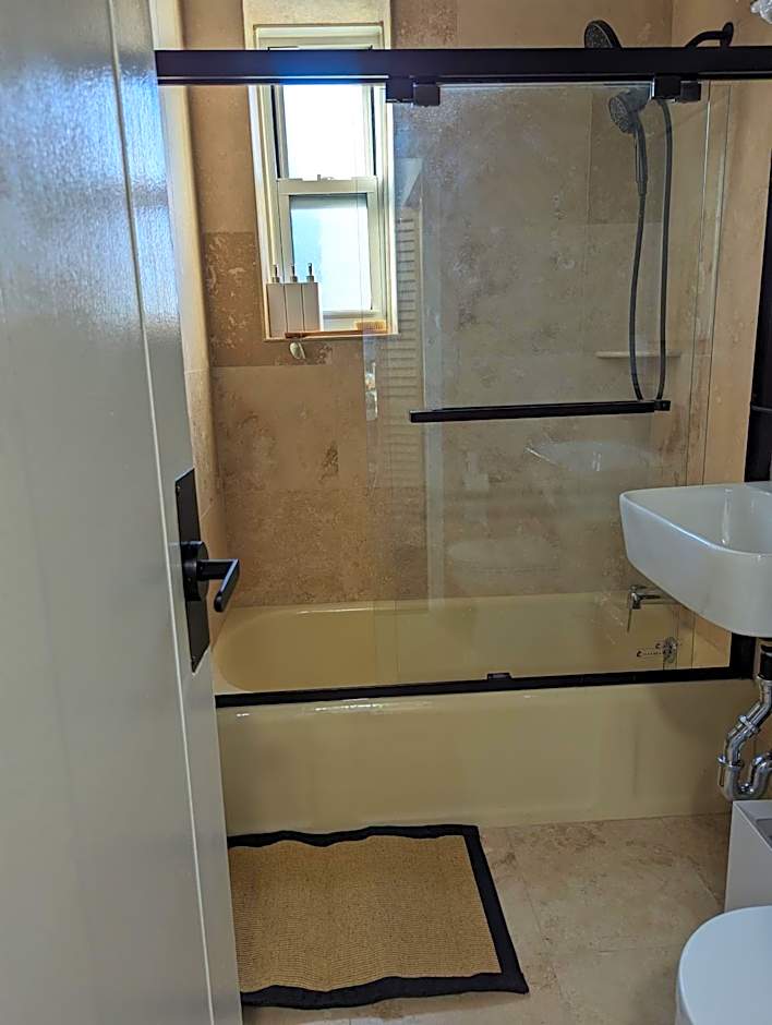 Fully renovated Manhattan gem