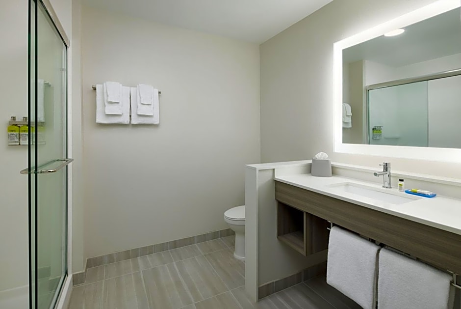 Holiday Inn Express & Suites Gulf Breeze - Pensacola Area, an IHG Hotel