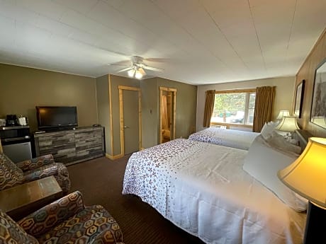 Classic Queen Room with Two Queen Beds - Pet Friendly
