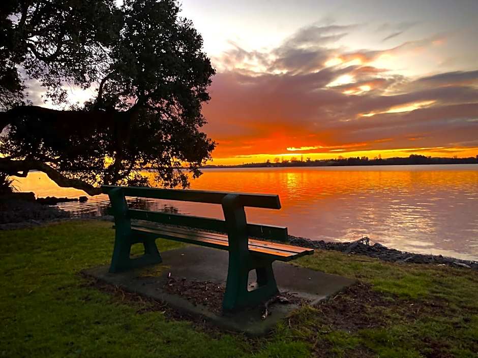 Harbour View Motel and Waterfront Apartments