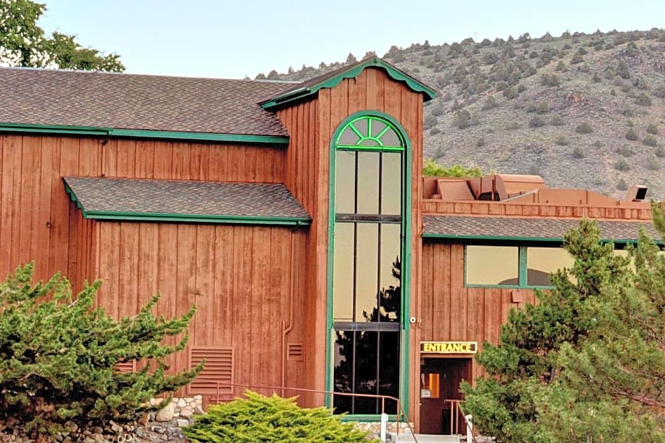 Topaz Lodge