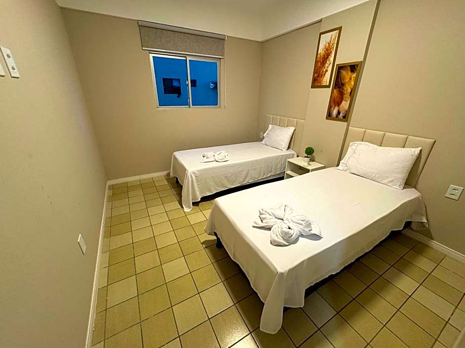 Apto 3 quartos grande a 50m do Mar AH113