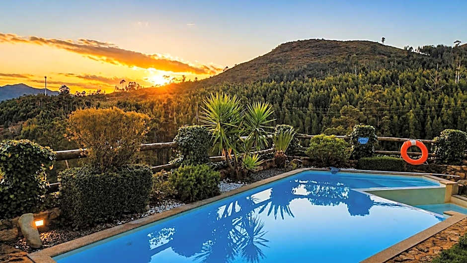 Casa Favo de Mel - Jacuzzi & Piscina - Refúgio na Montanha