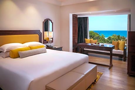 Luxury Room Ocean View King Bed