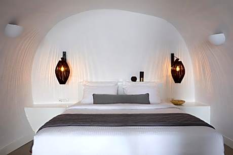 Junior Cave Villa with Outdoor Hot Tub and Caldera View