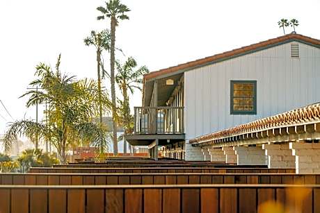 El Caminante Bar & Bungalows