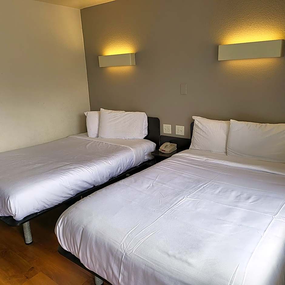 Super 8 by Wyndham Santa Clara