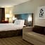 Country Inn & Suites by Radisson, Platteville, WI