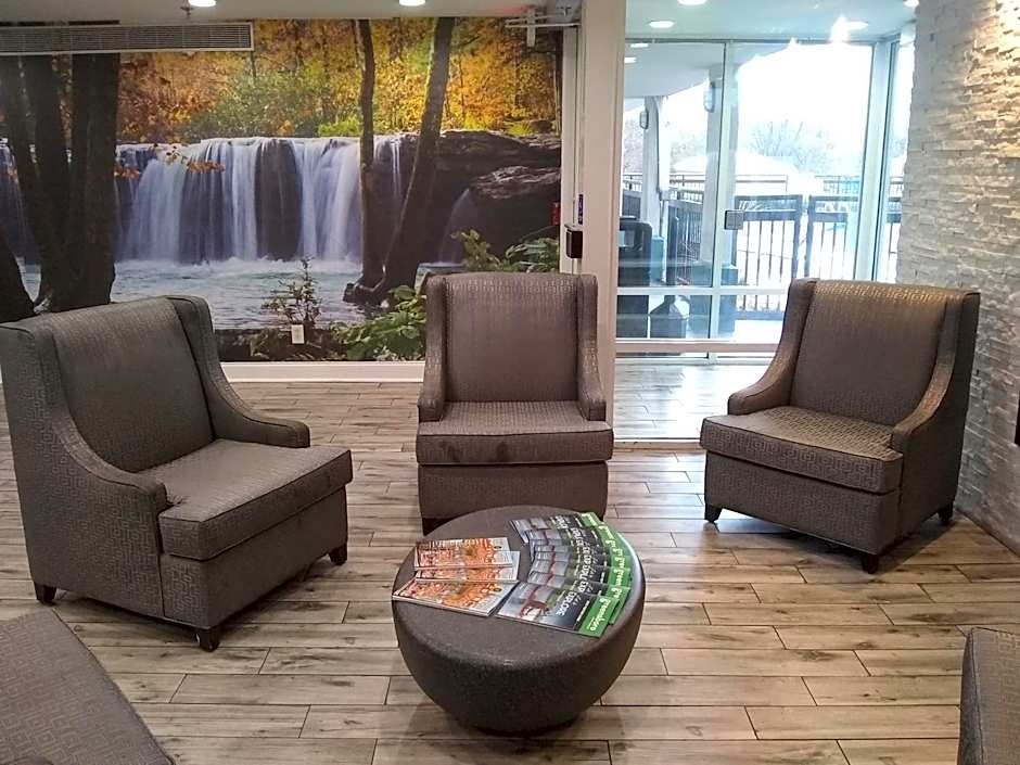 Clarion Pointe - Greensboro Coliseum Area