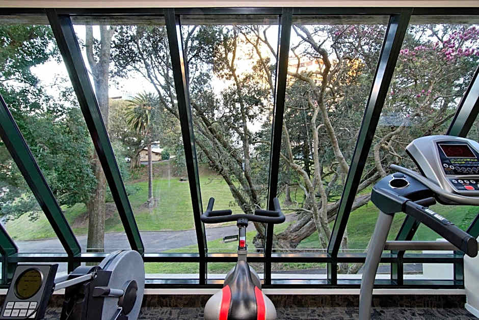 Parkside Hotel & Apartments