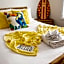 Tropical Oasis - King Beds - Free Netflix & Parking - Fast Wi-Fi