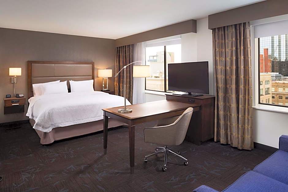 Hampton Inn & Suites Dallas / Downtown