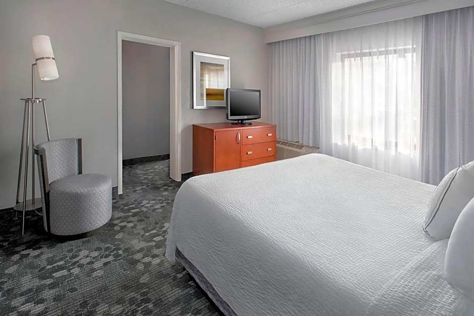 Courtyard by Marriott Newark Liberty International Airport