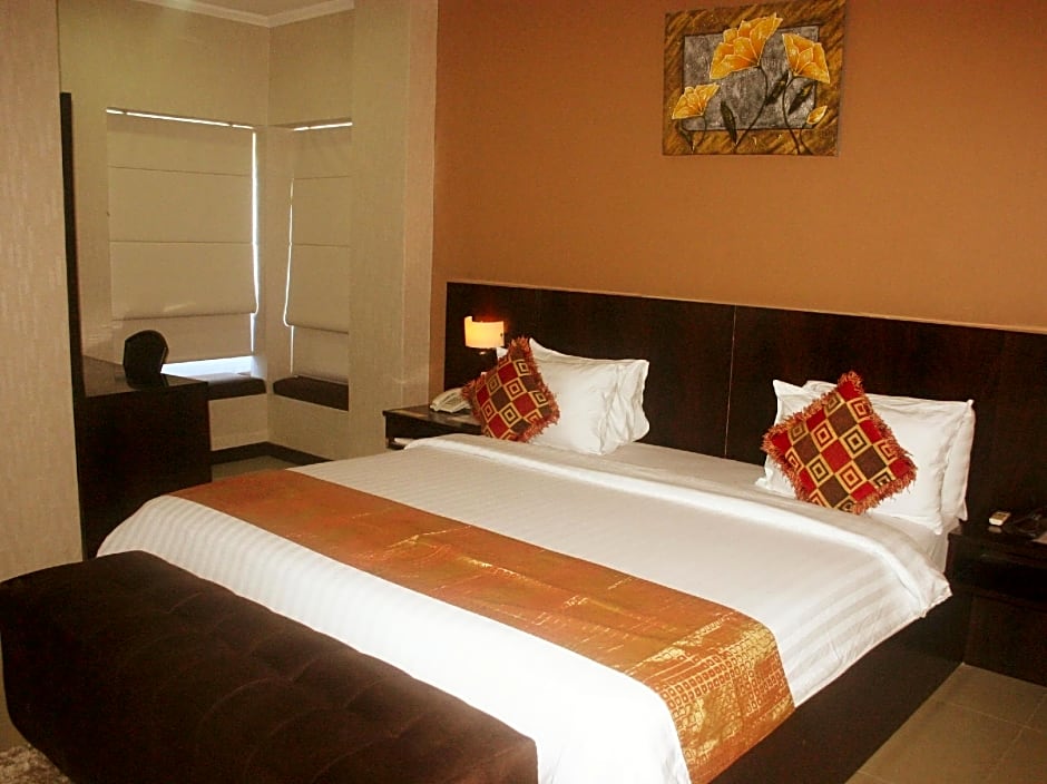 Photo 1 of 3 of Suite