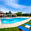 Nikos Pool House & Apartments