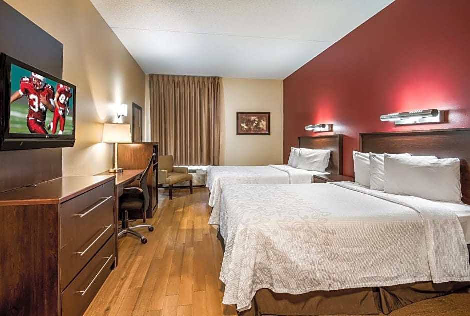 Red Roof Inn PLUS+ Long Island - Garden City