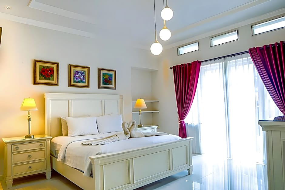 Front One Boutique Baluran Malang