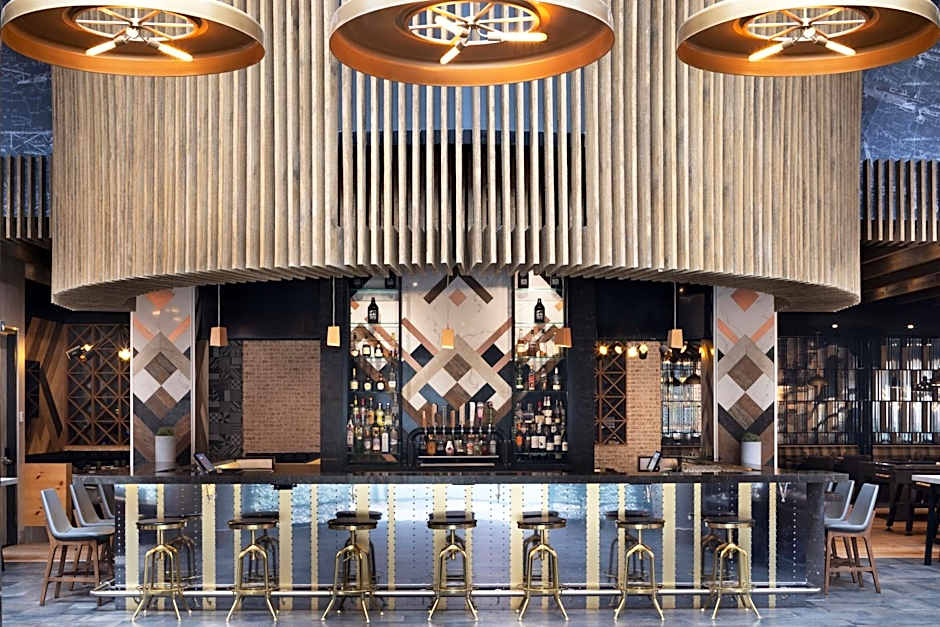 Delta Hotels by Marriott Edmonton Centre Suites