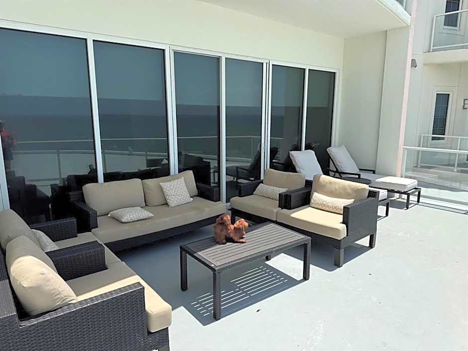 XL Terrace, Lazy River, I-O Pools, Game Room, Spa, Beach, Luxury 2-2 Penthouse!