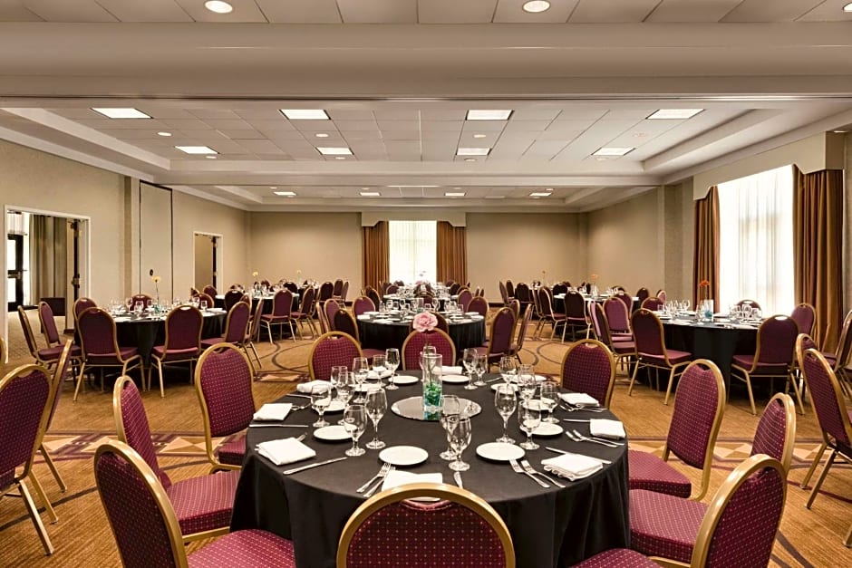 DoubleTree By Hilton Milwaukee Brookfield