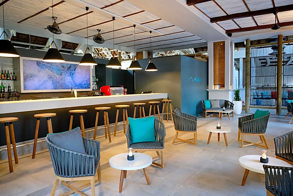 Lagoon Attitude (Adults Only)