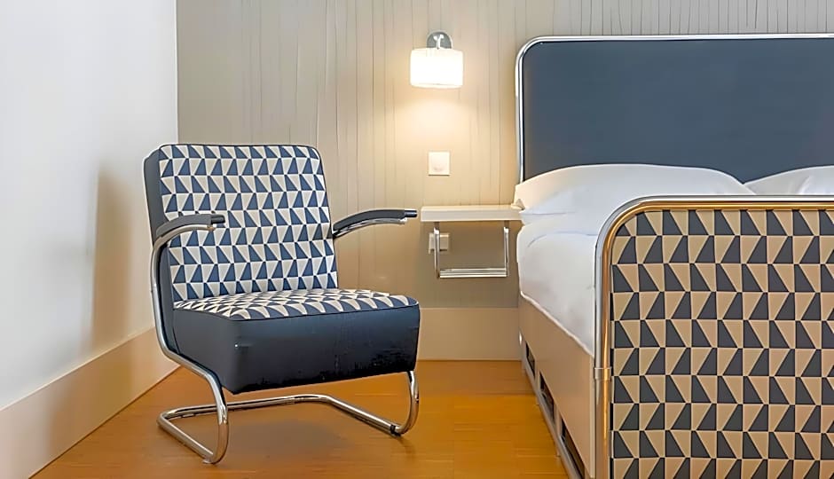 Three Crowns Hotel