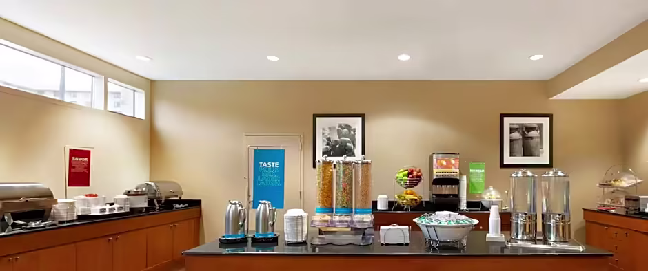 Hampton Inn New York - LaGuardia Airport