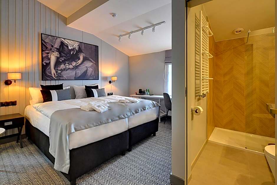 Photo 1 of 7 of Double Room