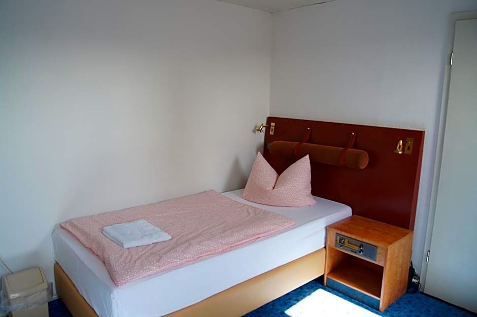 Photo 1 of 7 of Single Room