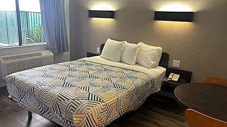 Queen Room - Disability Access