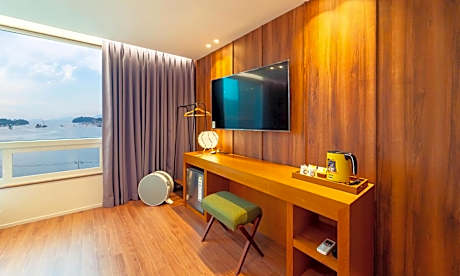 Deluxe Twin Room with Sea View