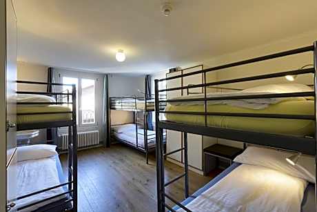 Single Bed in Mixed Dormitory Room with Shared Bathroom