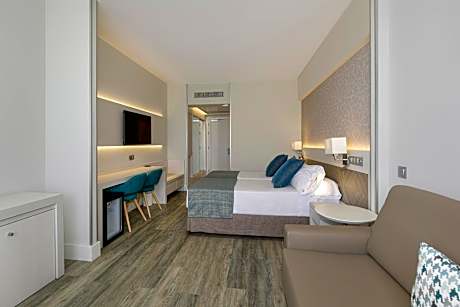 Family Room (2 Adults + 1 Child)