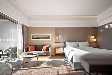 Deluxe King Room with Hot Pool and Lake View -  Long Stay