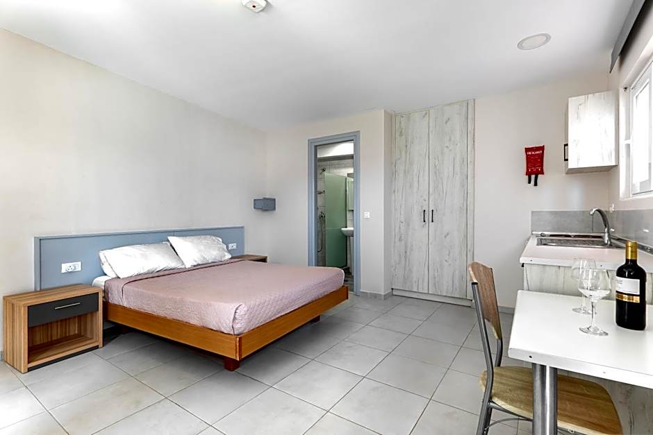 Anixis Hotel & Apartments