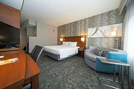 Room, 1 King Bed with Sofa bed (Mobility/Hearing Accessible, Tub) (1 King Bed and 1 Double Sofa Bed)