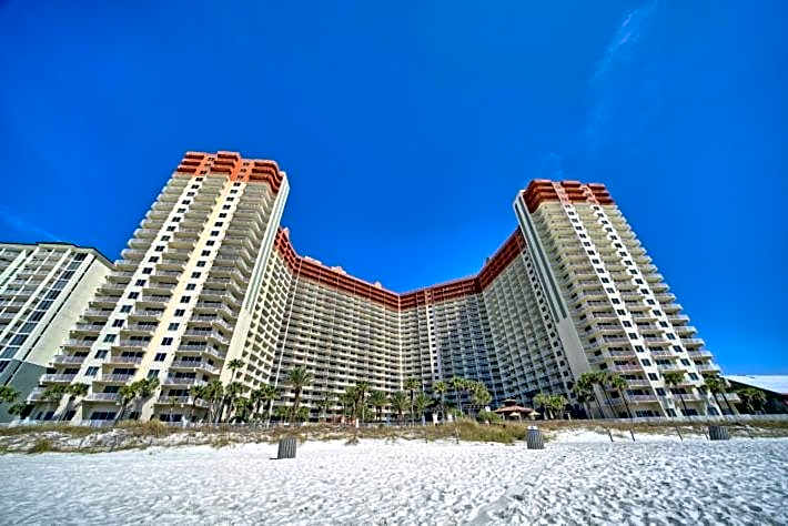Deluxe Beachfront Studio, Shores of Panama New and Renovated