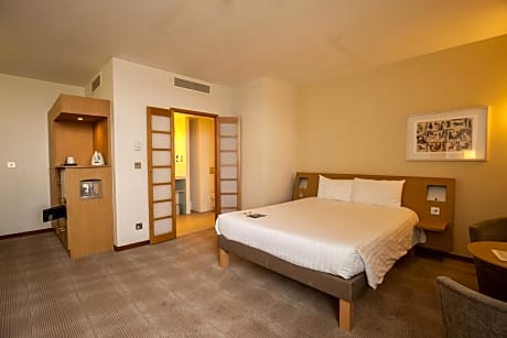 Superior Queen Room - single occupancy - Non-refundable - Breakfast included in the price