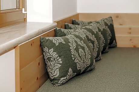 Two-Bedroom Apartment with Mountain View