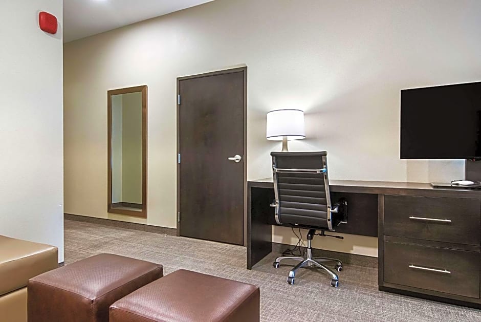 Comfort Suites Wooster near University Campus