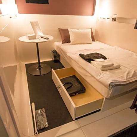 First Class Cabin - Male Only
